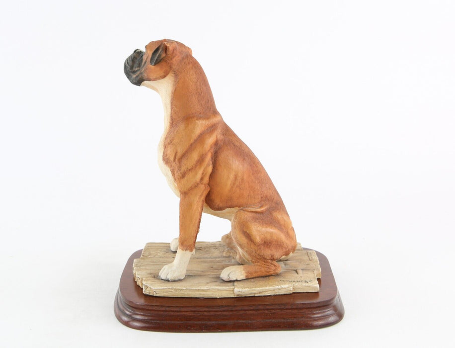 BORDER FINE ARTS 'BOXER' SEATED DOG FIGURE MODEL TABLEAU MT09, BOXED