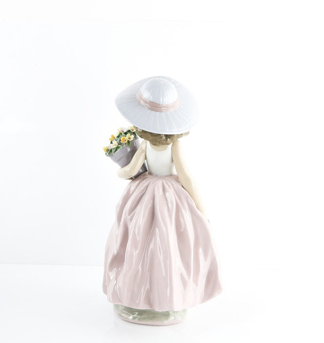 LLADRO 'A WISH COME TRUE' GIRL DRESS HAT FLOWERS FIGURE MODEL 7676, BOXED