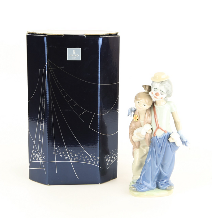 LLADRO 'PALS FOREVER' CLOWN BOY CHILD FIGURE MODEL 7686, BOXED
