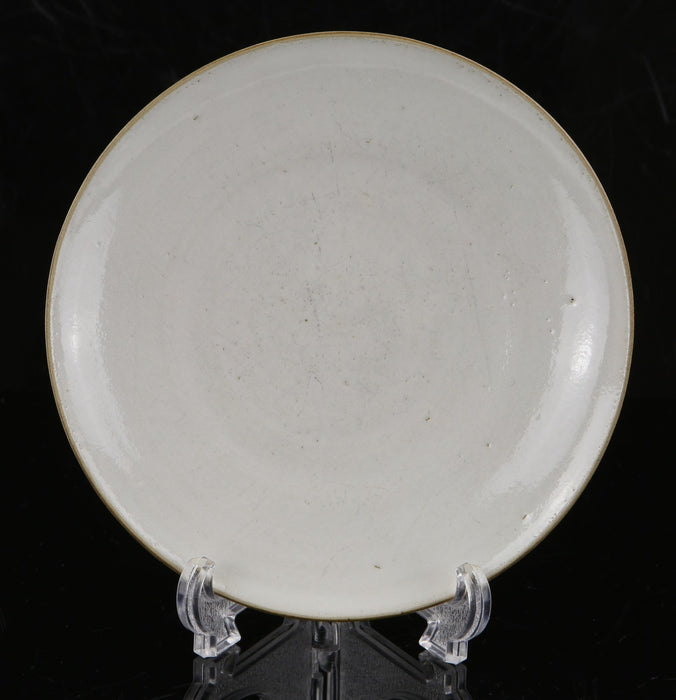 LUCIE RIE - SPECKLED WHITE & MANGANESE STONEWARE STUDIO POTTERY PLATE, SIGNED