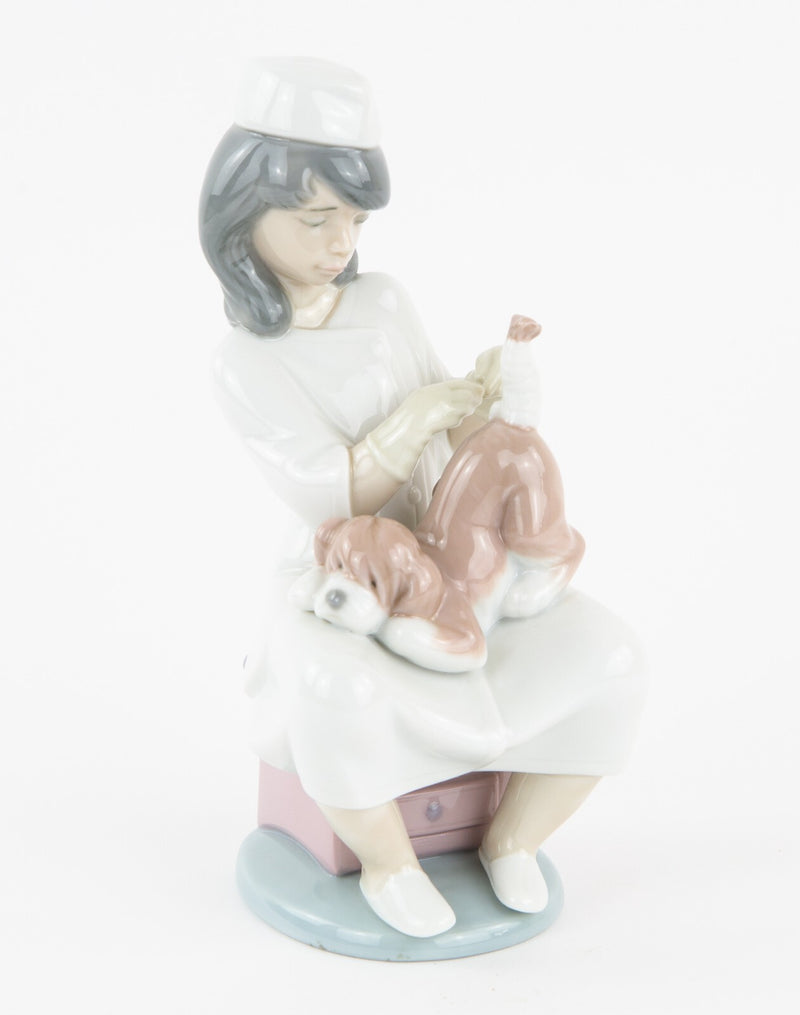LLADRO 'LITTLE VETERINARIAN' GIRL LADY VET DOG PUPPY FIGURE MODEL 6348