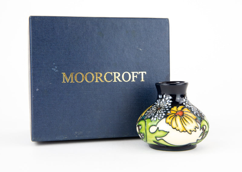 MOORCROFT POTTERY 'DAISY MAY' 2008 KERRY GOODWIN SQUAT VASE BOXED