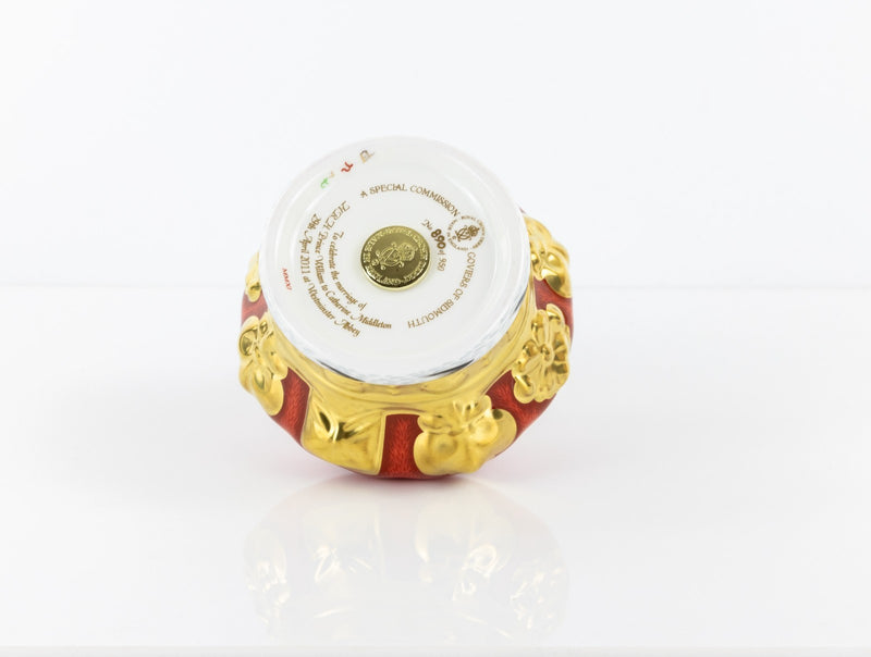 ROYAL CROWN DERBY - PRINCE WILLIAM & KATE MARRIAGE LIMITED EDITION PAPERWEIGHT