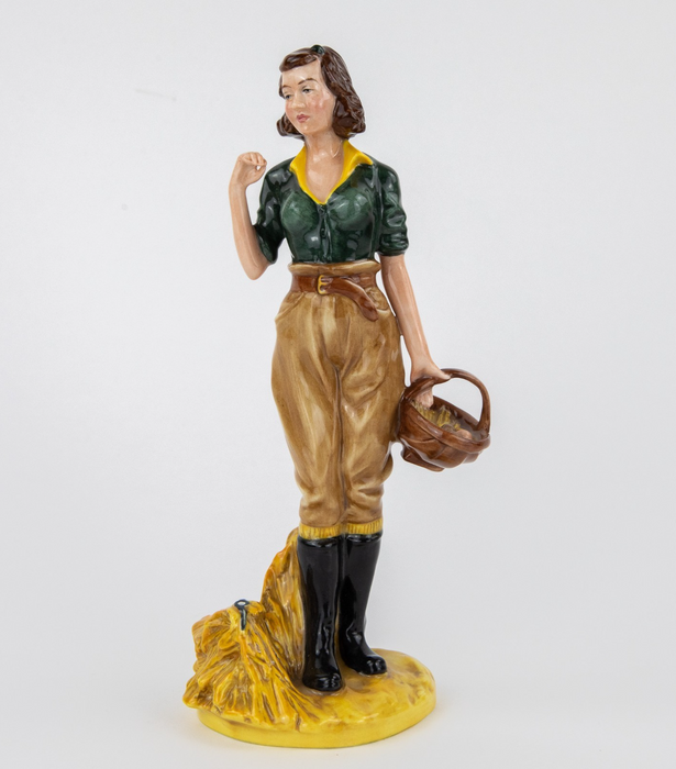 ROYAL DOULTON 'THE LAND GIRL' LIMITED EDITION WWII FIGURE MODEL HN4361