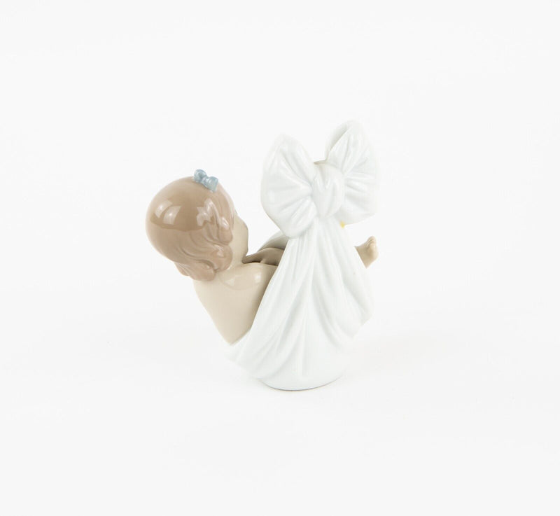 LLADRO 'HEAVENS GIFT BABY GIRL' FIGURE MODEL 7588