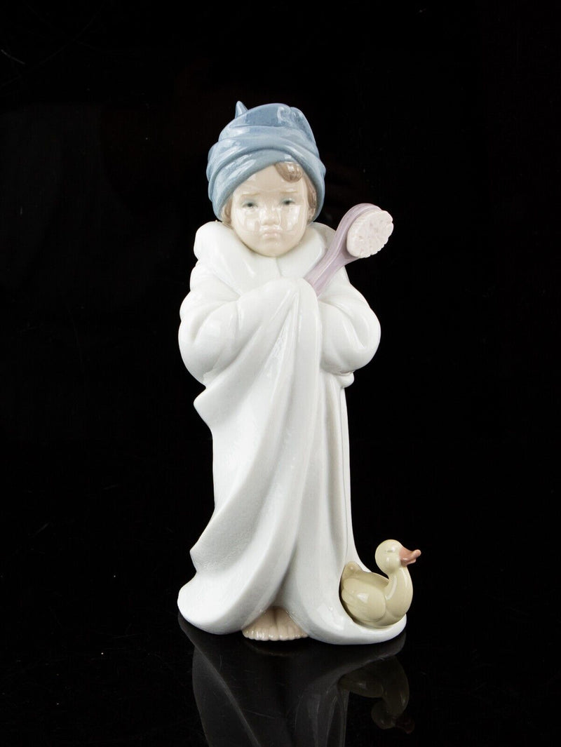 LLADRO 'BUNDLED BATHER' FIGURE MODEL 6800