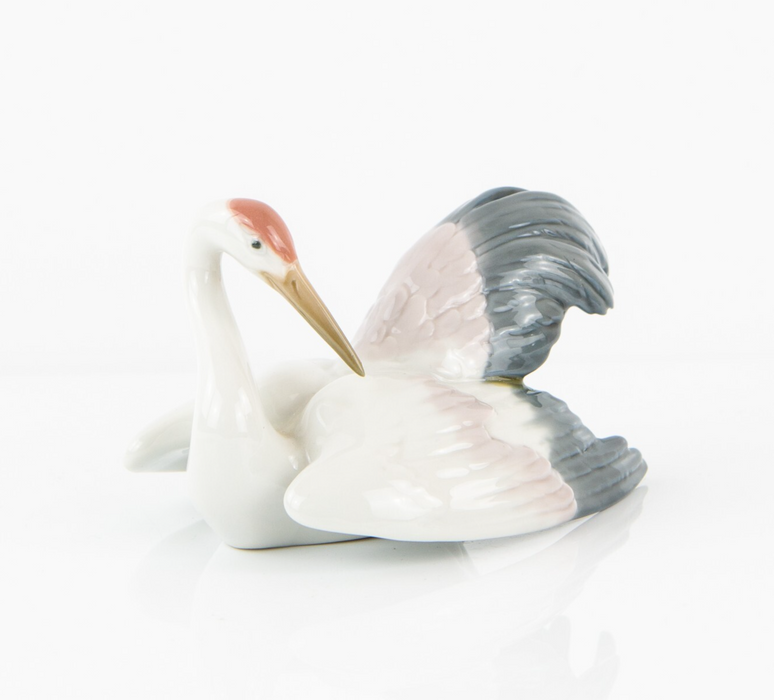 LLADRO 'NESTING CRANE' BIRD SITTING FIGURE MODEL 1599