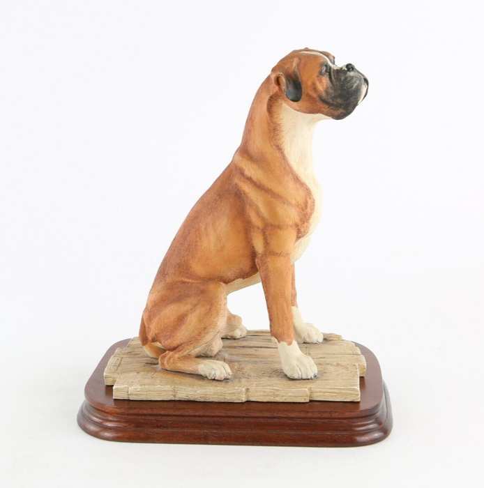 BORDER FINE ARTS 'BOXER' SEATED DOG FIGURE MODEL TABLEAU MT09, BOXED