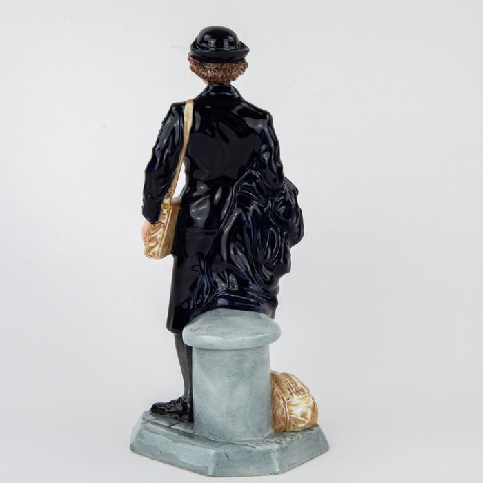 ROYAL DOULTON 'WOMENS ROYAL NAVAL SERVICE' LIMITED EDITION WWII FIGURE HN4498