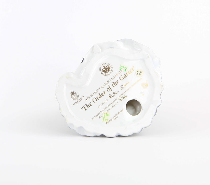 ROYAL WORCESTER ORDER OF THE GARTER HM QUEEN ELIZABETH II LIMITED EDITION FIGURE