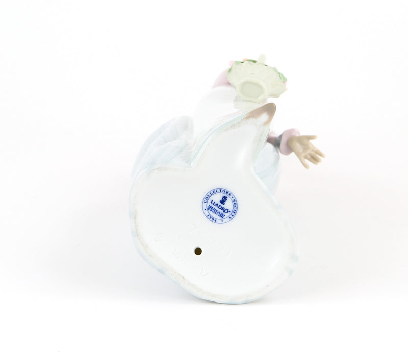 LLADRO 'BASKET OF LOVE' GILR LADY FLOWERS DRESS FIGURE MODEL 7622