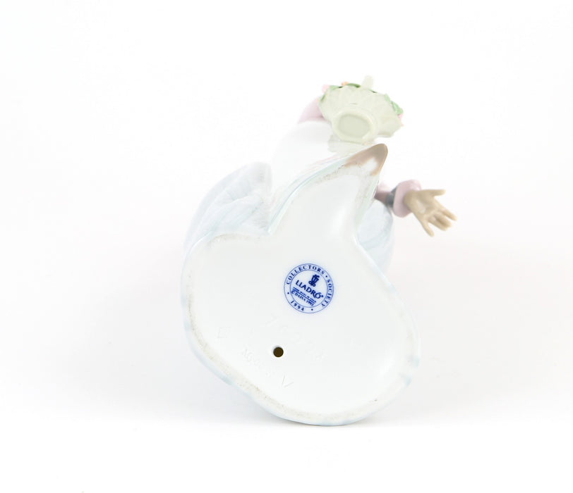 LLADRO 'BASKET OF LOVE' GILR LADY FLOWERS DRESS FIGURE MODEL 7622