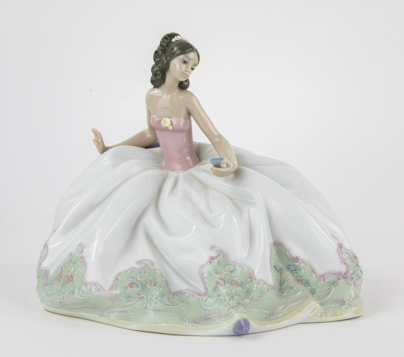 LLADRO 'AT THE BALL' GIRL LADY DRESS FIGURE MODEL 5859, BOXED