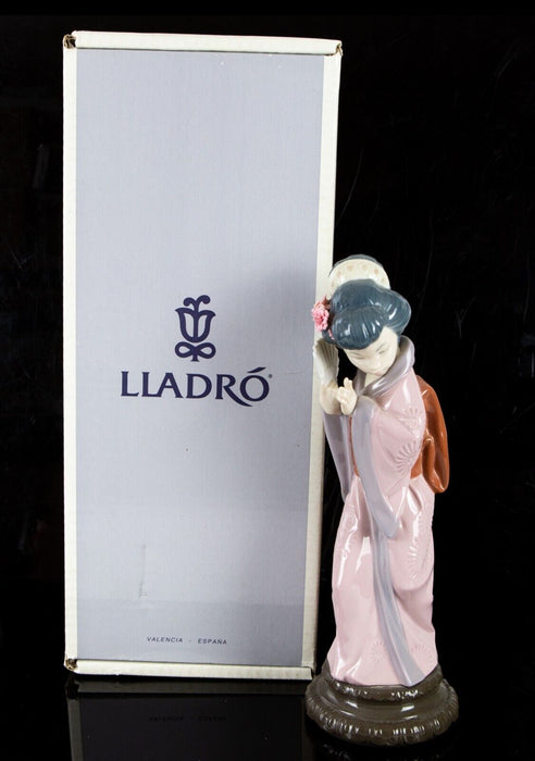 LLADRO 'TIMID' GEISHA GIRL FIGURE MODEL 4990, BOXED