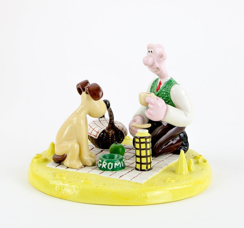 COALPORT CHARACTERS 'PICNIC ON THE MOON' WALLACE & GROMIT FIGURE MODEL, BOXED