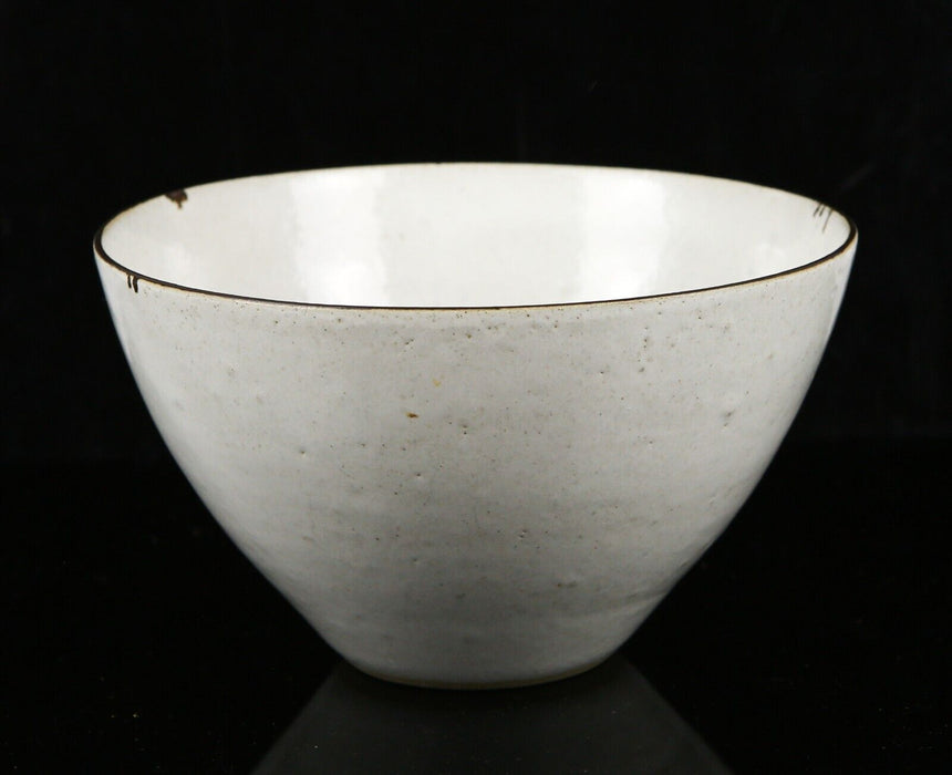 LUCIE RIE STUDIO POTTERY SPECKLED WHITE & MANGANESE STONEWARE BOWL DISH, SIGNED