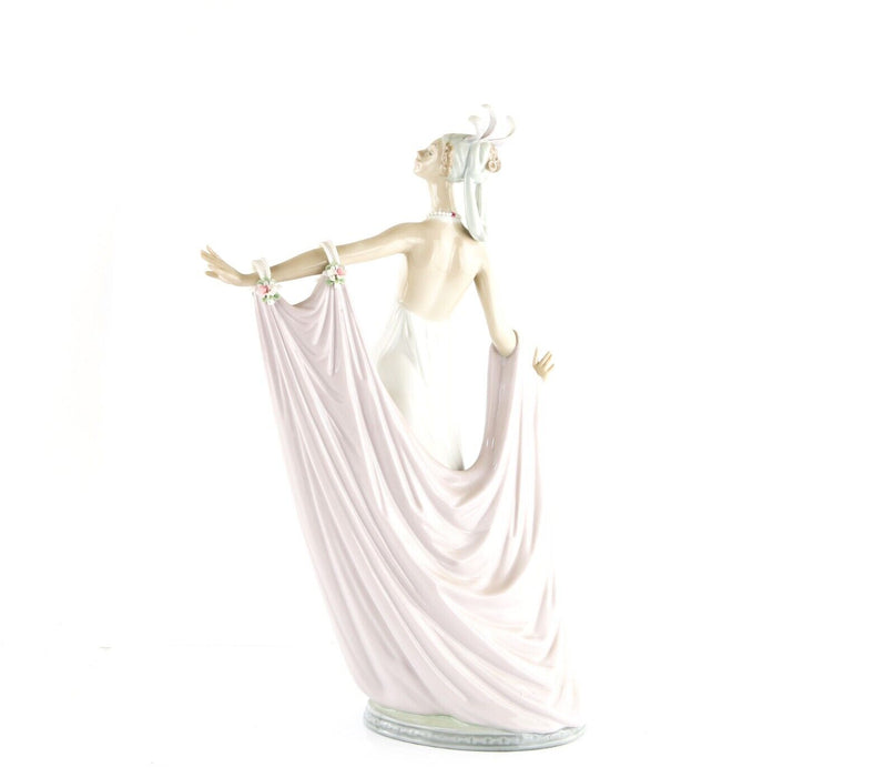 LLADRO 'THE GRAND DAME' GIRL LADY VEIL HEADRESS LARGE FIGURE MODEL 1568, BOXED