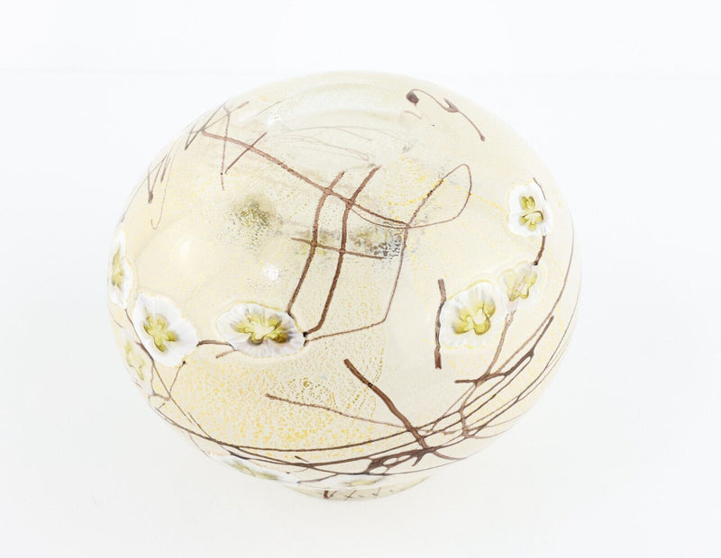TIMOTHY HARRIS ISLE OF WIGHT 'DAISIES' GARDEN COLLECTION GLASS GLOBE VASE SIGNED