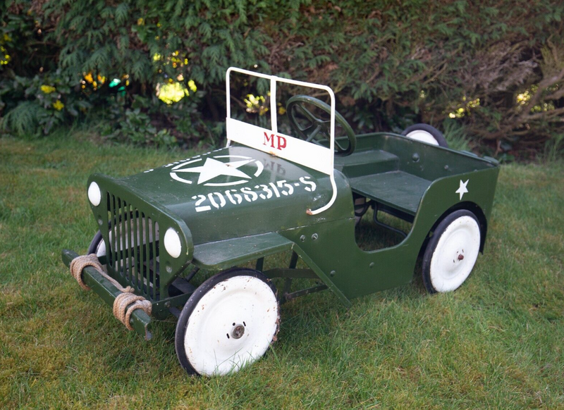 TRIANG - WILLY'S JEEP U.S. ARMY MILITARY TIN-PLATE RIDE-ON PEDAL CAR TOY