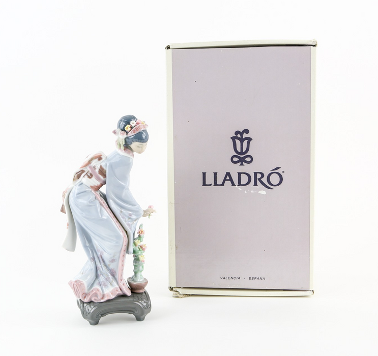 LLADRO 'MAYUMI' JAPANESE GEISHA FIGURE MODEL 1449, BOXED
