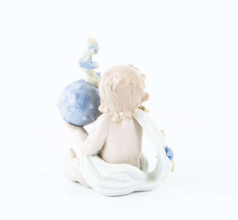 LLADRO 'A NEW BEGINNING' BABY WORLD GLOBE FIGURE MODEL 6831, BOXED
