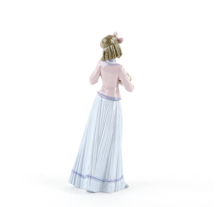LLADRO 'INNOCENCE IN BLOOM' FIGURE MODEL 7644, BOXED