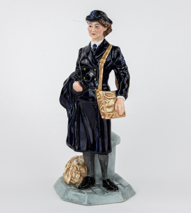 ROYAL DOULTON 'WOMENS ROYAL NAVAL SERVICE' LIMITED EDITION WWII FIGURE HN4498