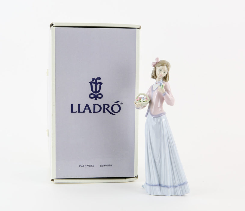 LLADRO 'INNOCENCE IN BLOOM' FIGURE MODEL 7644, BOXED