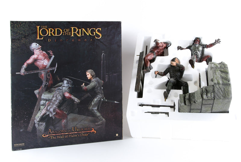LORD OF THE RINGS - SIDESHOW 'ARAGORN VS URUK-HAI' MODEL 9712 212/750, BOXED