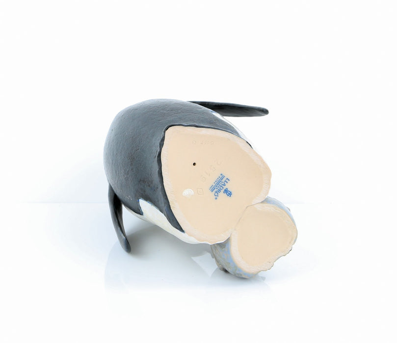 LLADRO 'PENGUIN LOVE' JOSE JAVIER MALAVIA GROUP FIGURE MODEL 2519