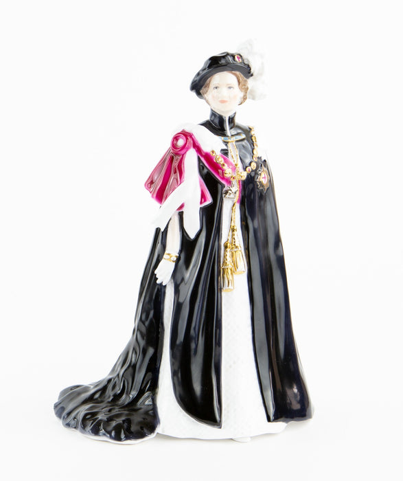 ROYAL WORCESTER ORDER OF THE GARTER HM QUEEN ELIZABETH II LIMITED EDITION FIGURE