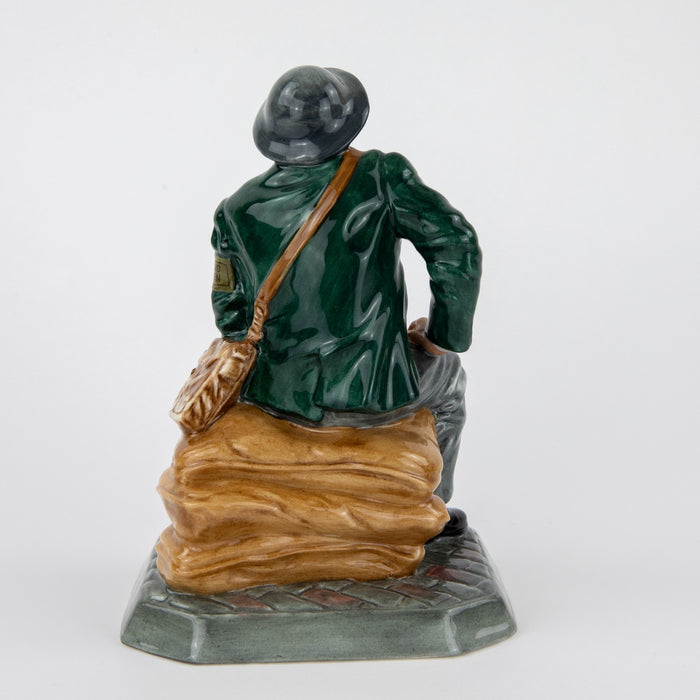 ROYAL DOULTON 'AIR RAID PRECAUTION WARDEN' LIMITED EDITION WWII FIGURE HN4555