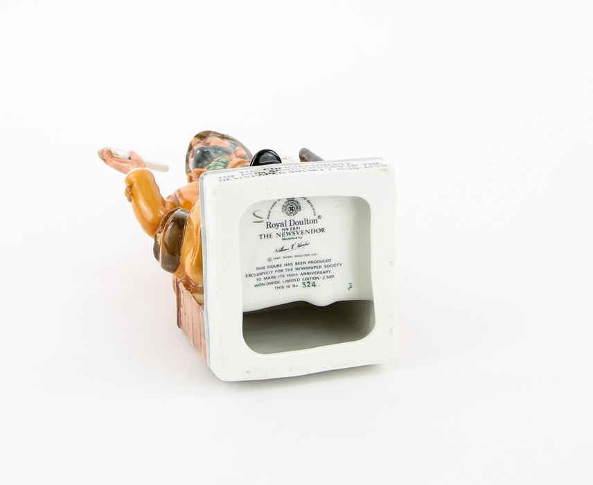 ROYAL DOULTON 'THE NEWSVENDOR' LIMITED EDITION FIGURE MODEL HN2891 & COA