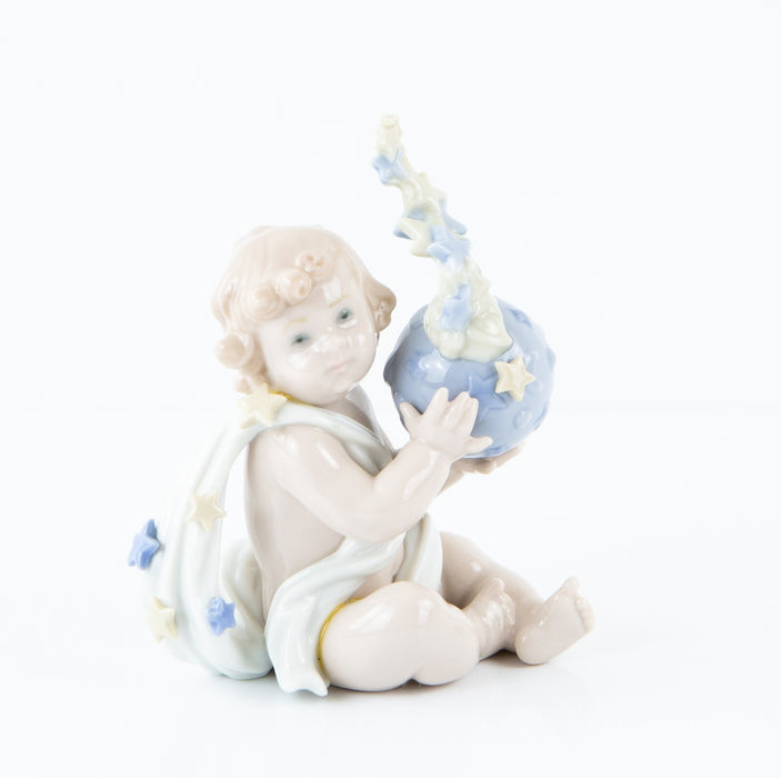 LLADRO 'A NEW BEGINNING' BABY WORLD GLOBE FIGURE MODEL 6831, BOXED