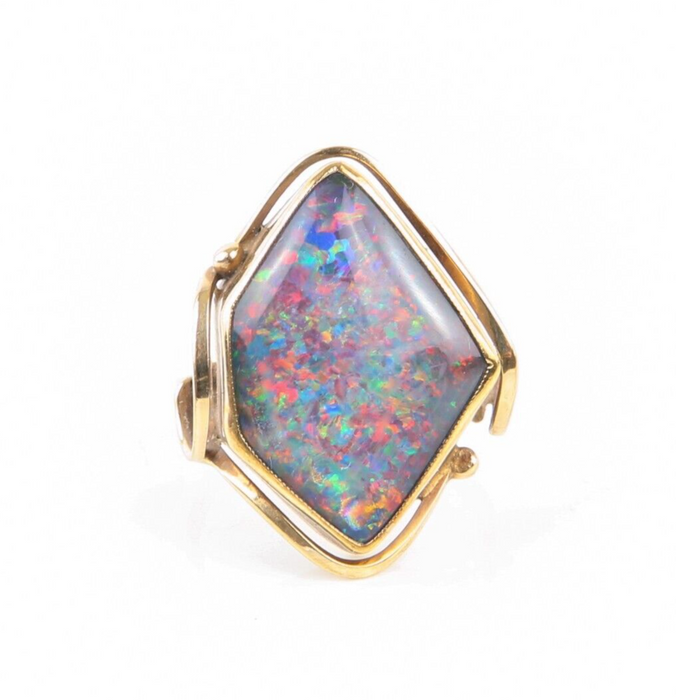 9ct YELLOW GOLD & COLOURFUL BLUE HOLOGRAPHIC STONE RING, 7.7g, SIZE Q