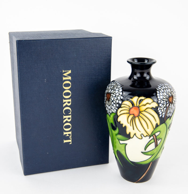 MOORCROFT POTTERY 'DAISY MAY' 2008 KERRY GOODWIN VASE, BOXED