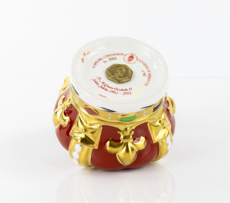ROYAL CROWN DERBY QUEEN ELIZABETH II GOLDEN JUBILEE LIMITED EDITION PAPERWEIGHT