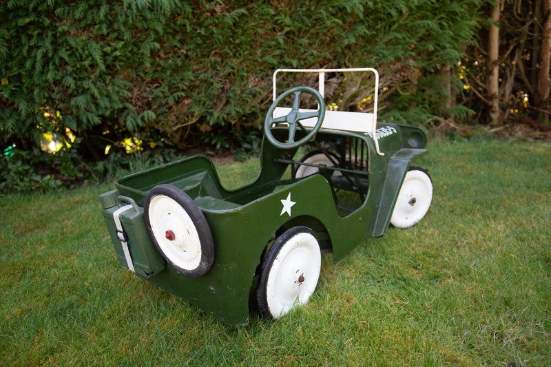 TRIANG - WILLY'S JEEP U.S. ARMY MILITARY TIN-PLATE RIDE-ON PEDAL CAR TOY