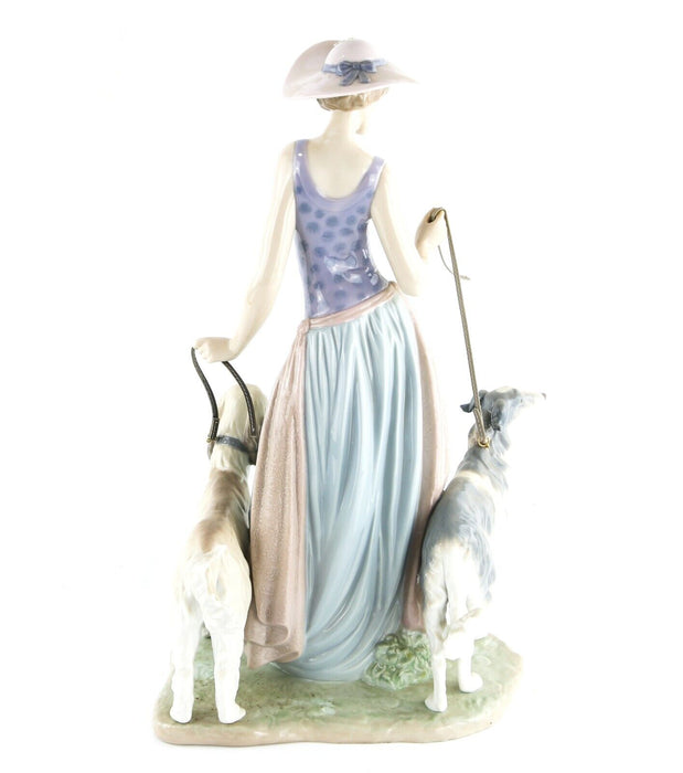 LLADRO 'ELEGANT PROMENADE' GIRL LADY DOGS LARGE FIGURE MODEL 5802, BOXED