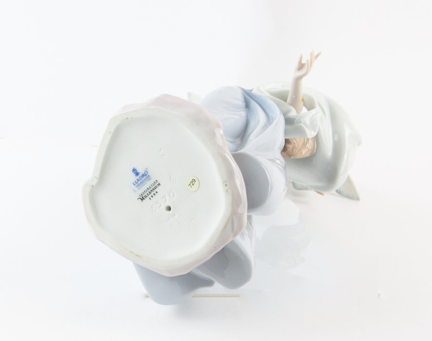 LLADRO 'NEW HORIZONS' LARGE INSPIRATION MILLENNIUM FIGURE MODEL 6570, BOXED