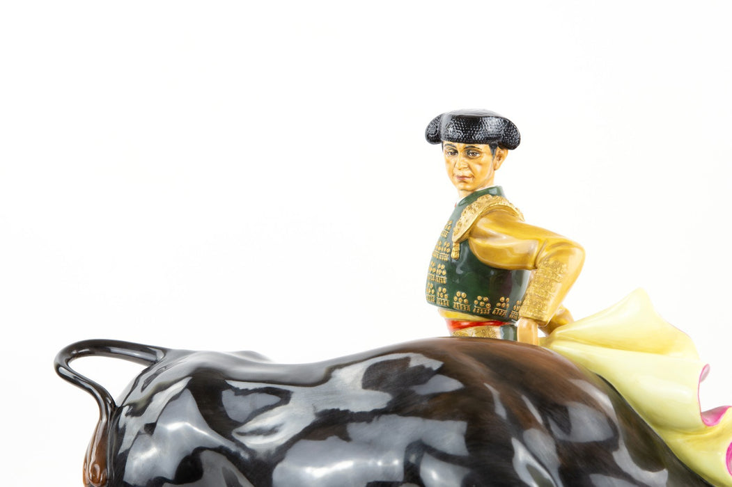 ROYAL DOULTON 'MATADOR AND BULL' RARE & LARGE PRESTIGE FIGURE MODEL HN2324