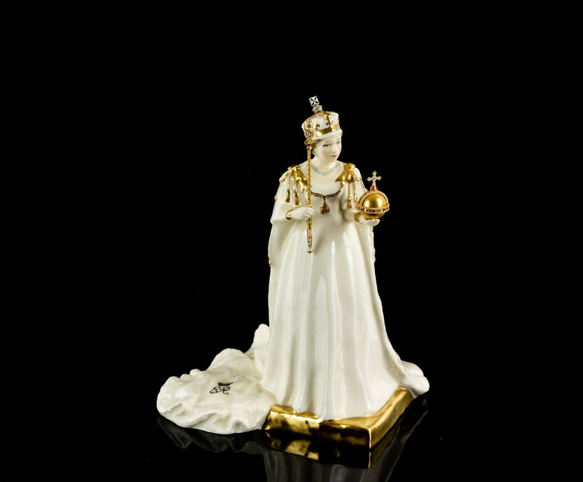 ROYAL DOULTON 'HM QUEEN ELIZABETH II' LIMITED EDITION FIGURE HN4372 & COA