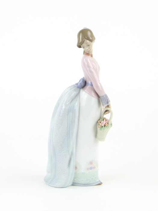 LLADRO 'BASKET OF LOVE' GILR LADY FLOWERS DRESS FIGURE MODEL 7622