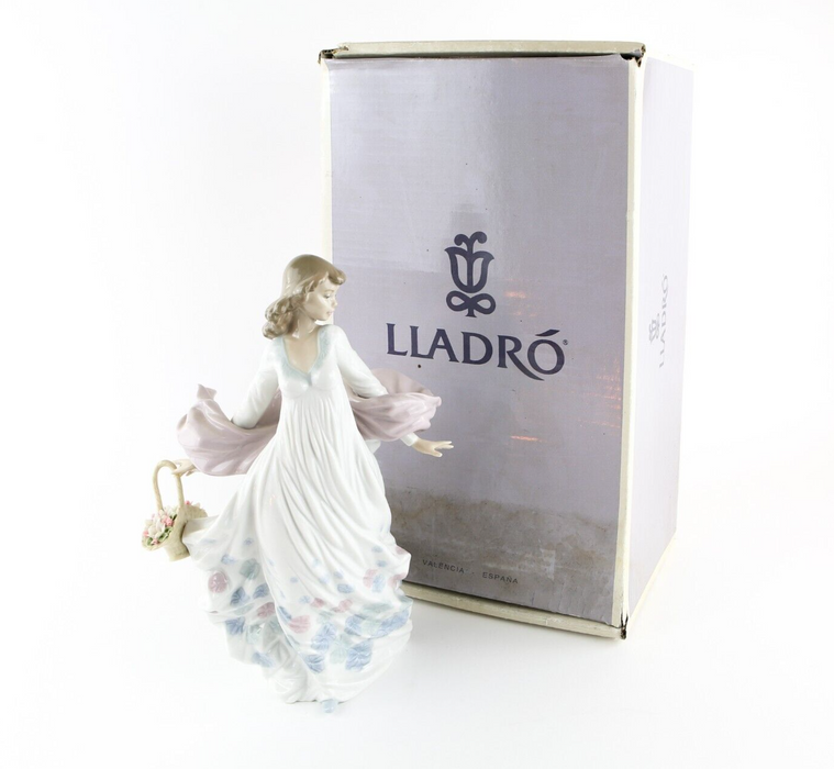 LLADRO 'SPRING SPLENDOR' FIRL LADY DRESS FLOWERS LARGE FIGURE MODEL 5898, BOXED