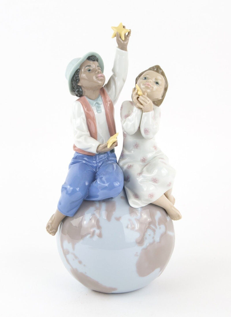 LLADRO 'WORLD OF LOVE' LARGE UNICEF FIGURE MODEL 6353