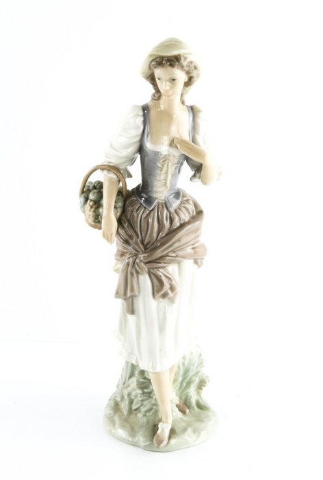 LLADRO 'GIRL WITH A FRUIT BASKET' COUNTRY LASS LARGE FIGURE MODEL 4665