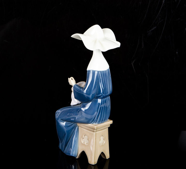 LLADRO 'TIME TO SEW' NUN FIGURE MODEL 5501, BOXED