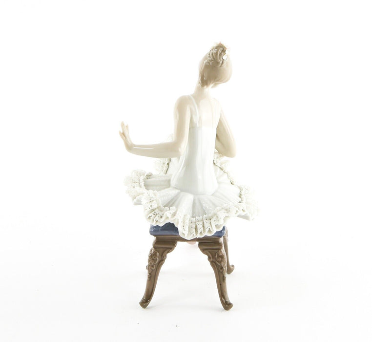 LLADRO 'RECITAL' SEATED GIRL BALLERINA DRESS FIGURE MODEL 5496, BOXED