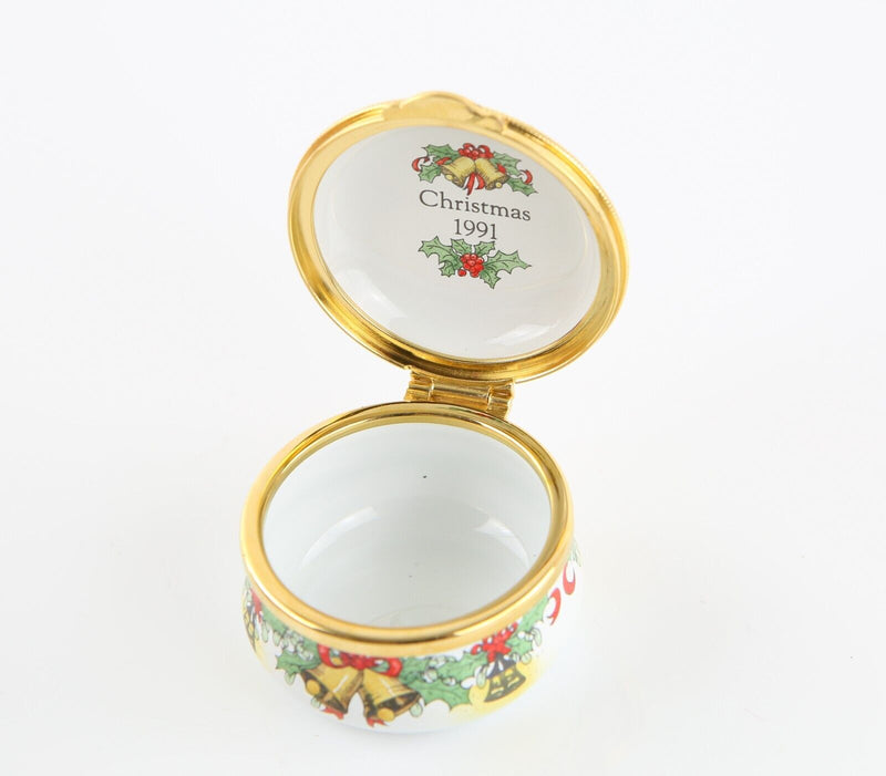 STAFFORDSHIRE 'CHRISTMAS 1991' CHRISTMAS CAROLLERS ENAMEL TRINKET PILL BOX