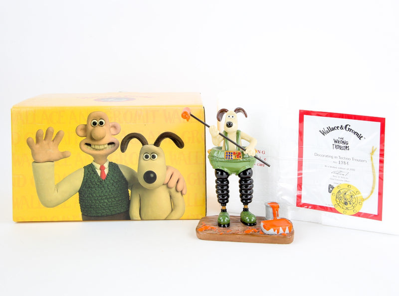 COALPORT CHARACTERS 'DECORATING IN TECHNO TROUSERS' WALLACE GROMIT FIGURE, BOXED